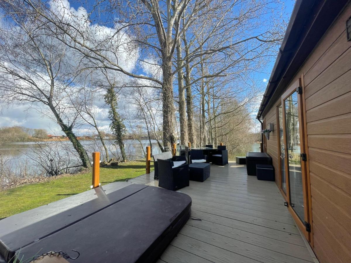 Rudd Lake Luxury Lakeside Lodge With Fishing & Hot Tub@Tattershall Dış mekan fotoğraf