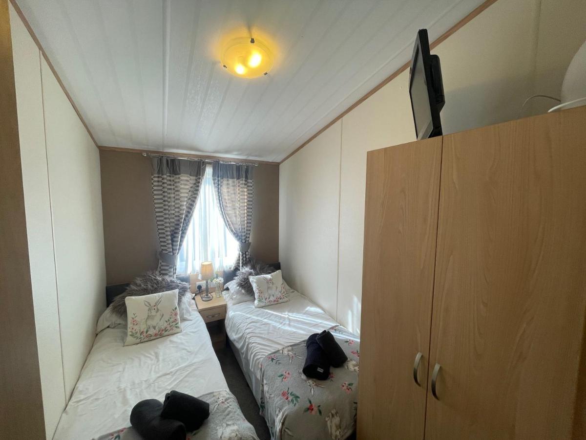 Rudd Lake Luxury Lakeside Lodge With Fishing & Hot Tub@Tattershall Dış mekan fotoğraf