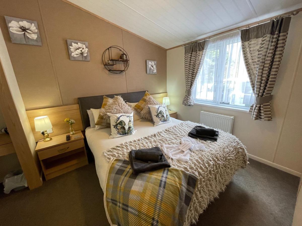 Rudd Lake Luxury Lakeside Lodge With Fishing & Hot Tub@Tattershall Dış mekan fotoğraf