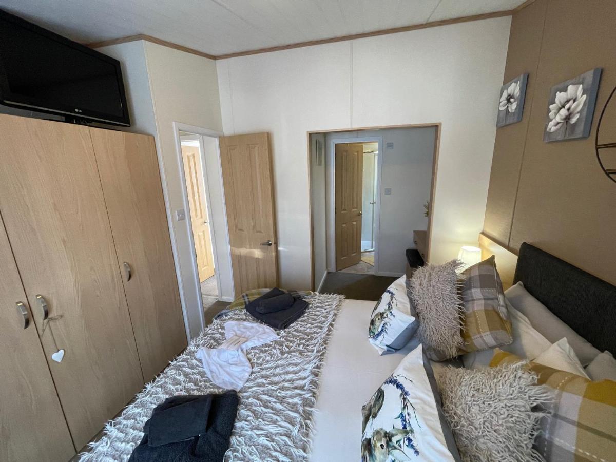 Rudd Lake Luxury Lakeside Lodge With Fishing & Hot Tub@Tattershall Dış mekan fotoğraf