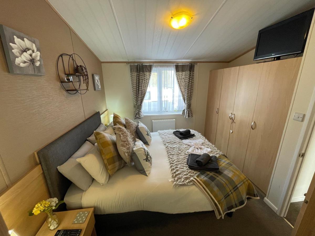 Rudd Lake Luxury Lakeside Lodge With Fishing & Hot Tub@Tattershall Dış mekan fotoğraf