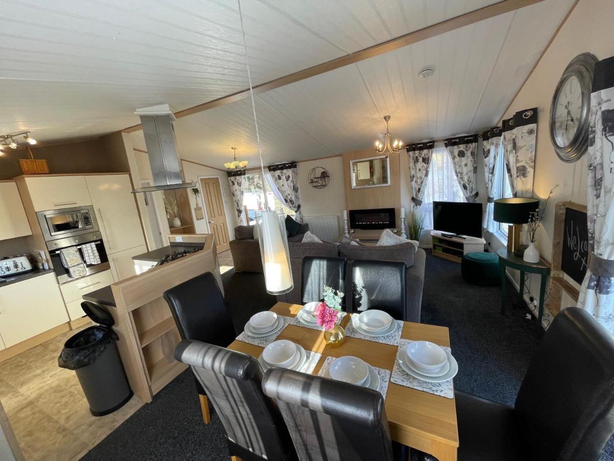 Rudd Lake Luxury Lakeside Lodge With Fishing & Hot Tub@Tattershall Dış mekan fotoğraf