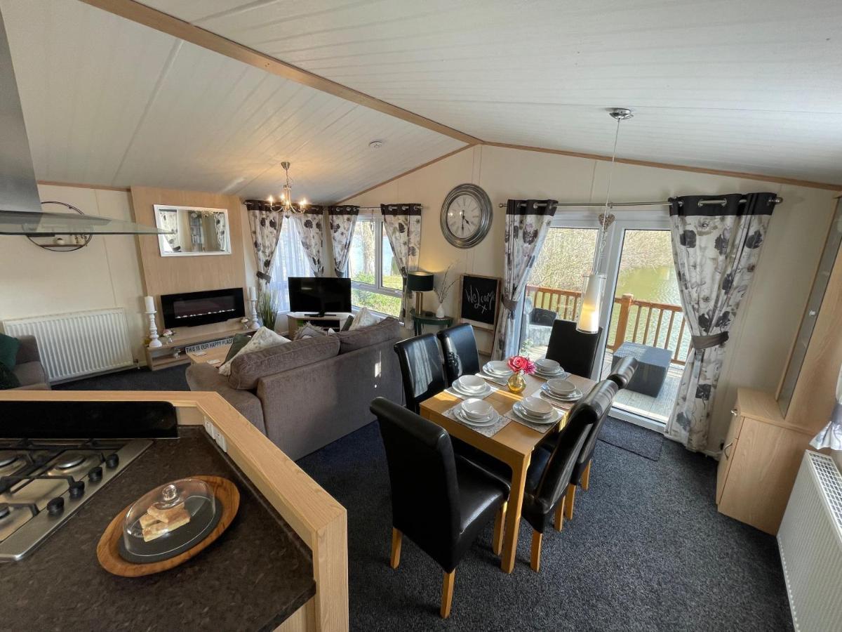 Rudd Lake Luxury Lakeside Lodge With Fishing & Hot Tub@Tattershall Dış mekan fotoğraf