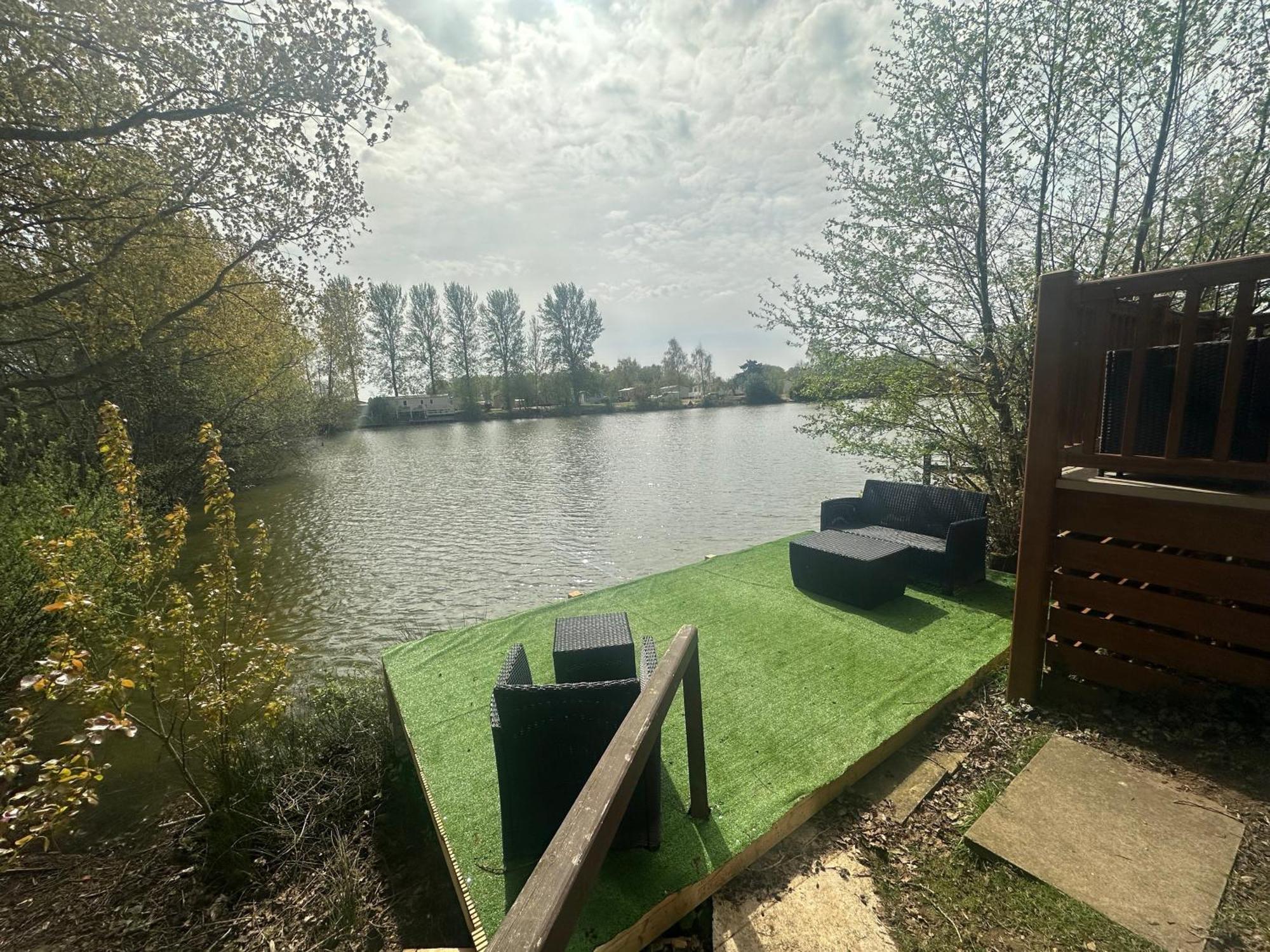 Rudd Lake Luxury Lakeside Lodge With Fishing & Hot Tub@Tattershall Dış mekan fotoğraf
