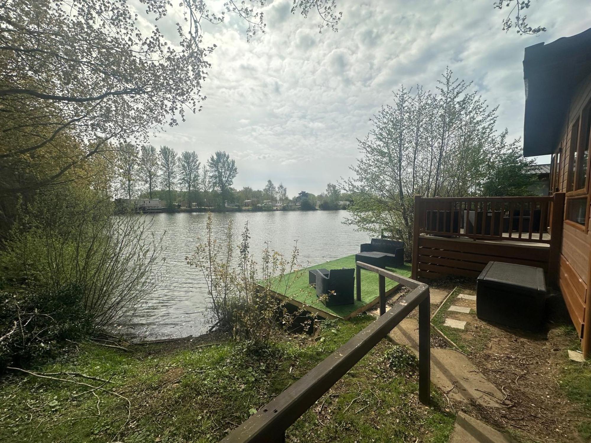 Rudd Lake Luxury Lakeside Lodge With Fishing & Hot Tub@Tattershall Dış mekan fotoğraf